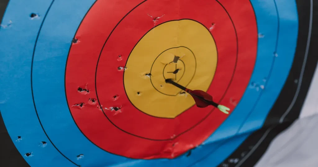 Arrow in the bullseye of an archery target, the narrow aim LinkedIn ads for SaaS need